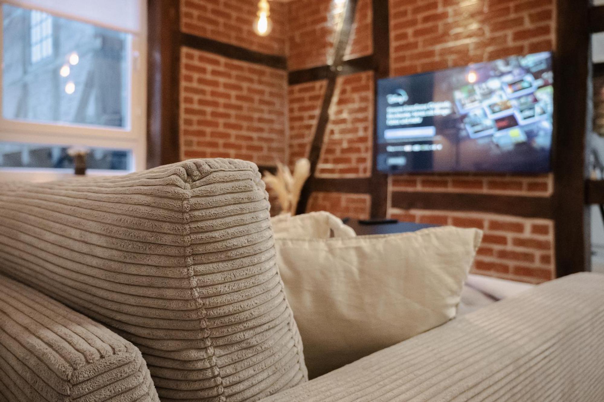 Jasta Homes Altstadt, Zentral, Ueberdachter Parkplatz, Netflix, Vollausstattung, Loft, Modern Und Komfort Hamelin Exterior photo